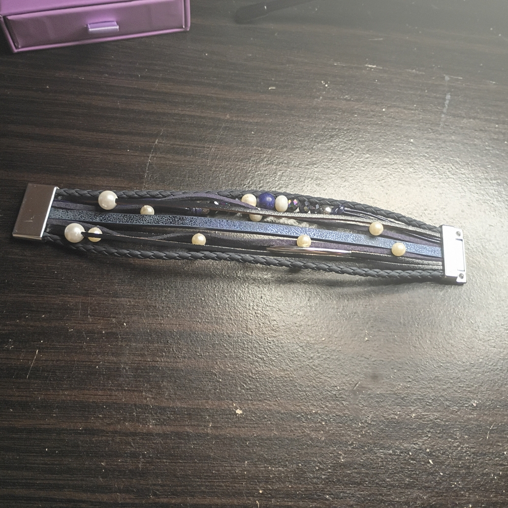 Ryze Warp Chic Black and Silver Hair Clip with Pearls